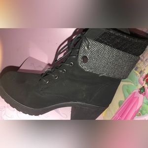 They are so cute and just don’t fit anymore like new no shipping